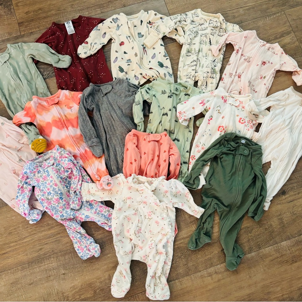 Lot of 15 size newborn sleepers!